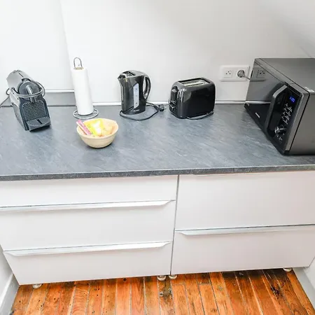 Le Colette - Parking Prive Et Velos Τρουά